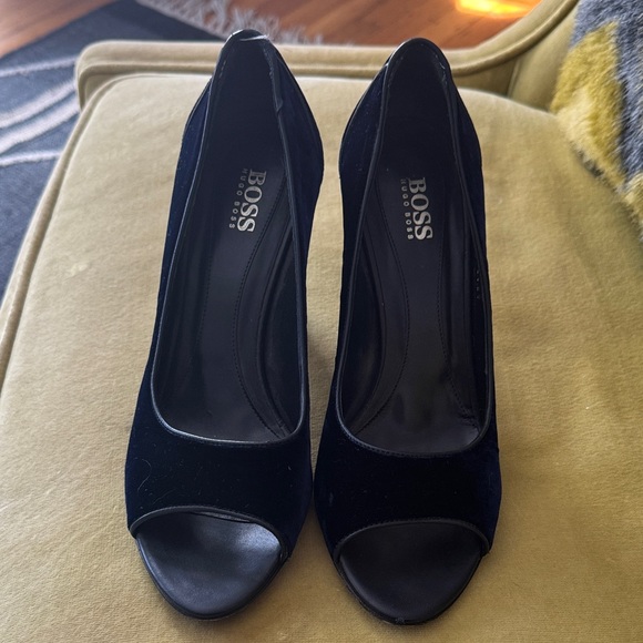 Hugo Boss Women's Elegant Dark Blue Velvet Heels - Picture 2 of 11